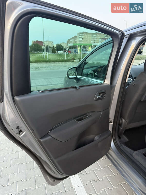Микровэн Peugeot 5008 2014 в Калуше фото 23 Микровэн Peugeot 5008 2014 в Калуше