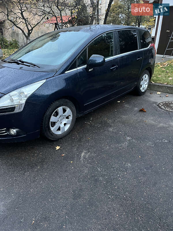 Микровэн Peugeot 5008 2010 в Львове