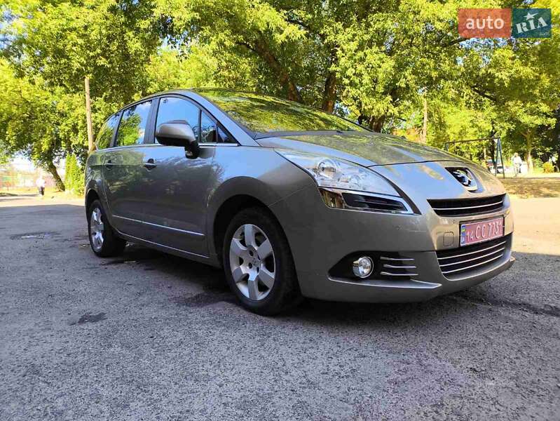 Микровэн Peugeot 5008 2012 в Калуше