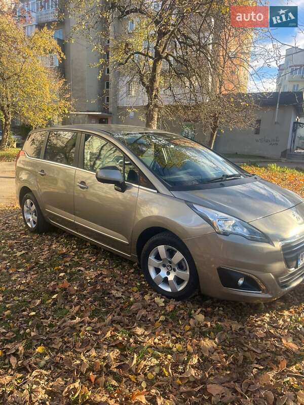Микровэн Peugeot 5008 2015 в Калуше