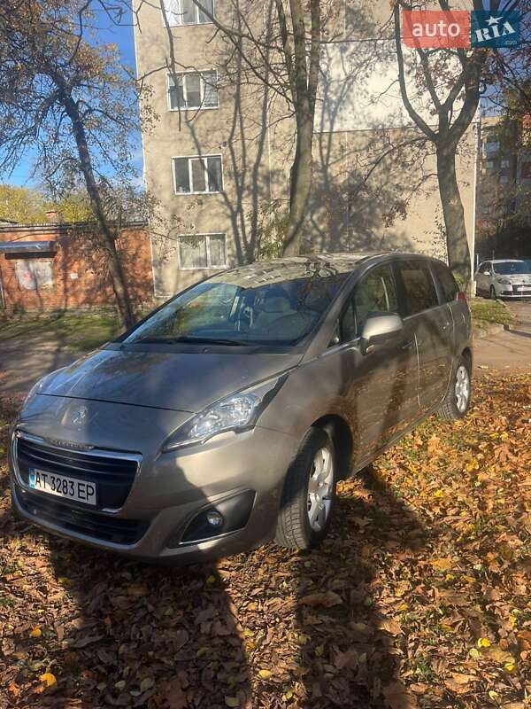 Микровэн Peugeot 5008 2015 в Калуше