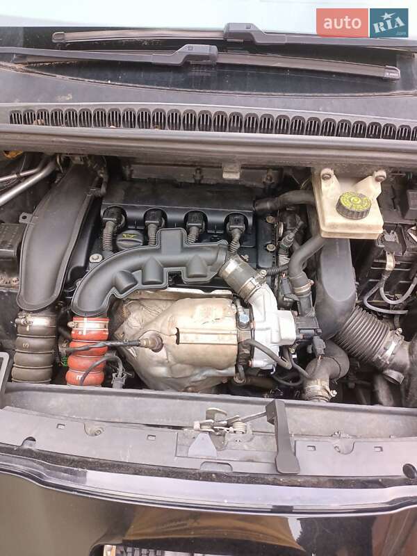 Микровэн Peugeot 5008 2013 в Житомире