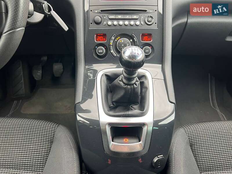 Микровэн Peugeot 5008 2015 в Коломые