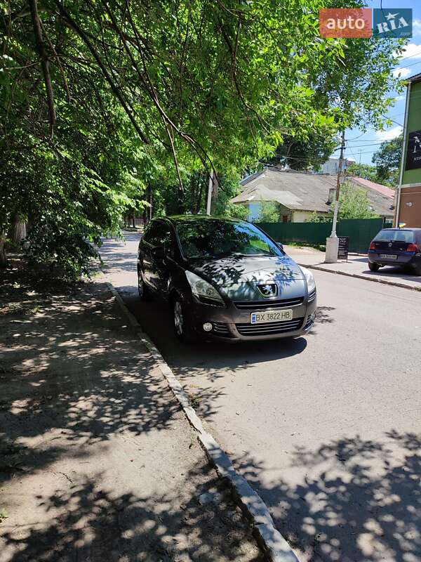 Микровэн Peugeot 5008 2013 в Каменец-Подольском