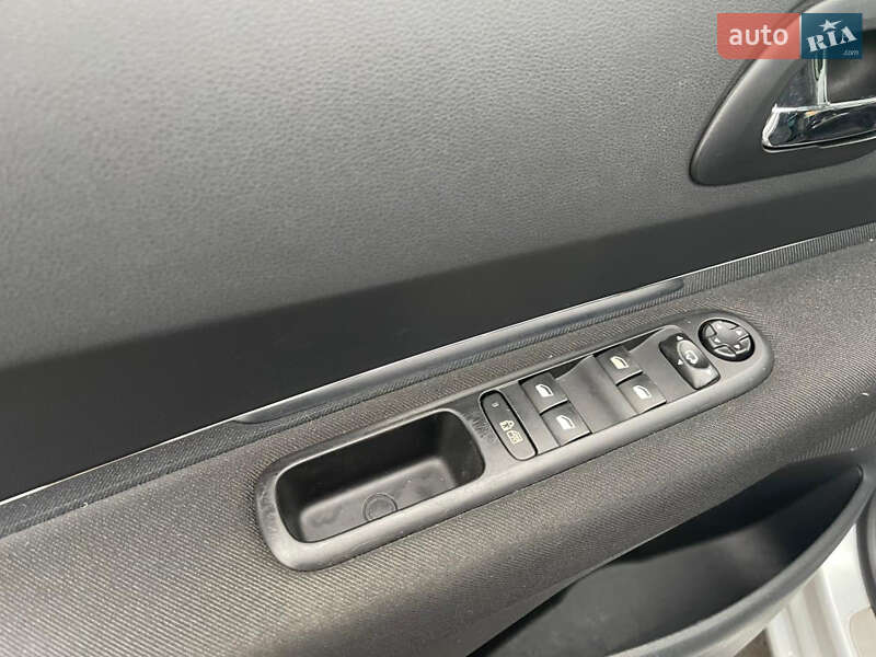 Микровэн Peugeot 5008 2011 в Ровно