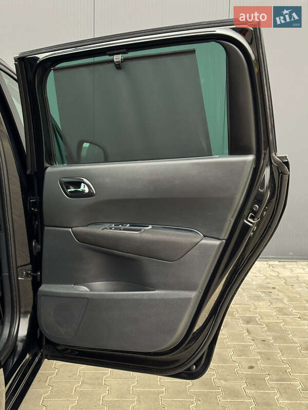 Микровэн Peugeot 5008 2011 в Луцке