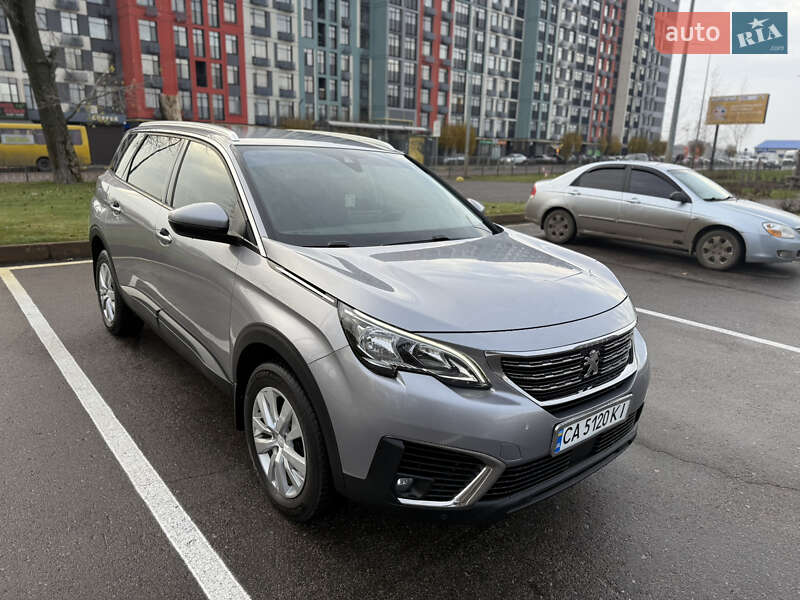 Внедорожник / Кроссовер Peugeot 5008 2017 в Киеве