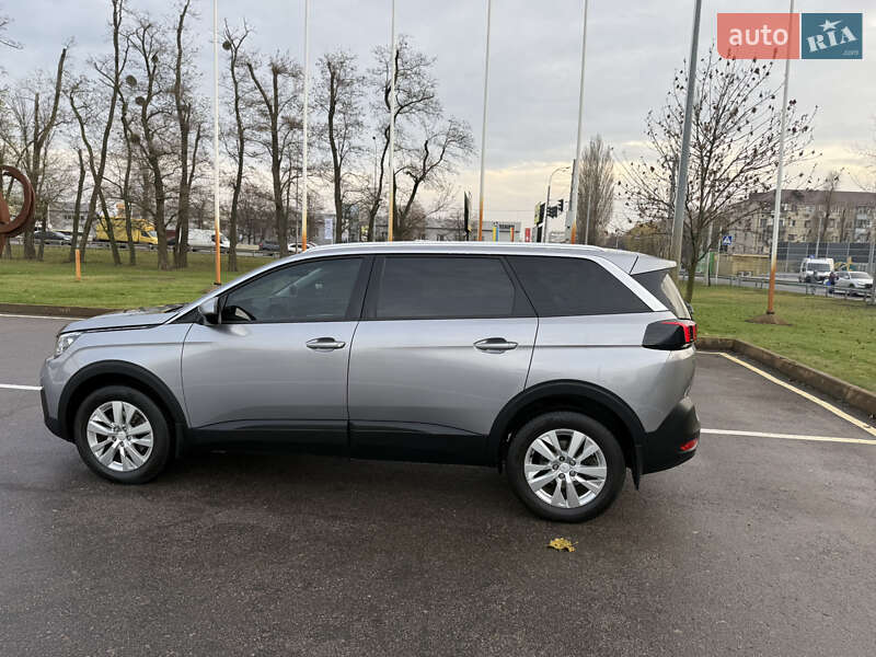 Внедорожник / Кроссовер Peugeot 5008 2017 в Киеве