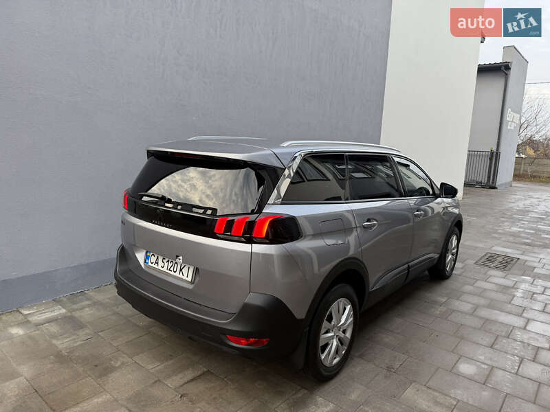 Внедорожник / Кроссовер Peugeot 5008 2017 в Киеве