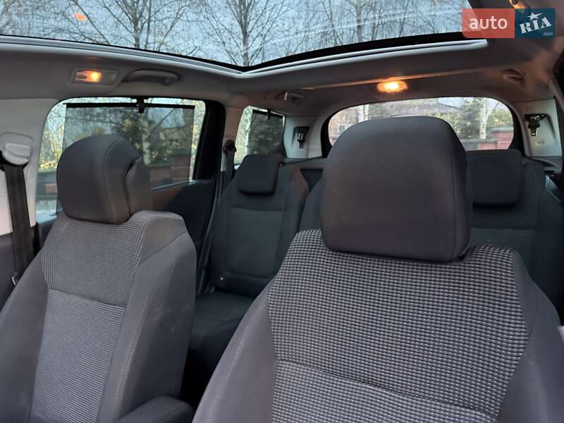 Мікровен Peugeot 5008 2011 в Рівному