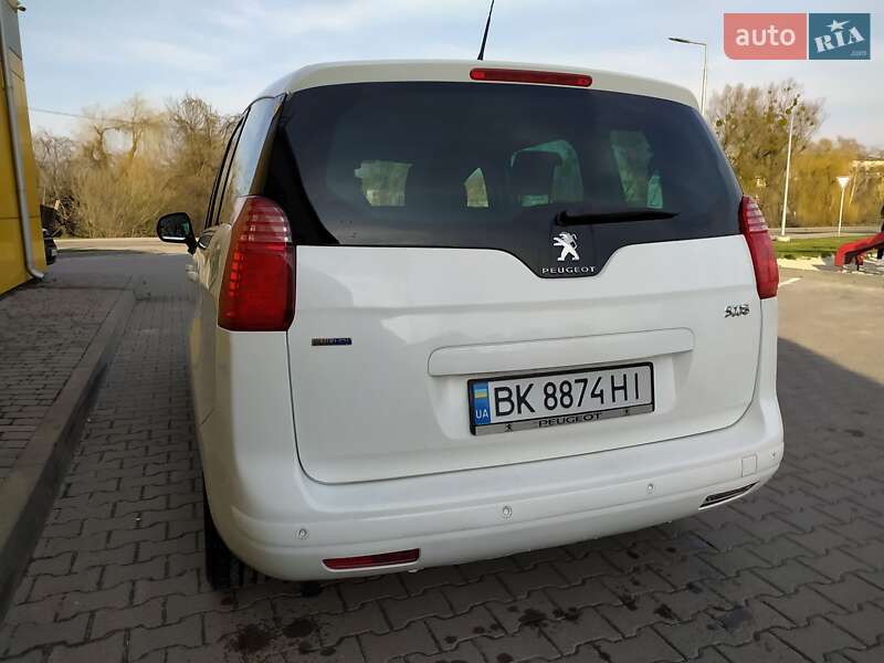 Микровэн Peugeot 5008 2016 в Дубно