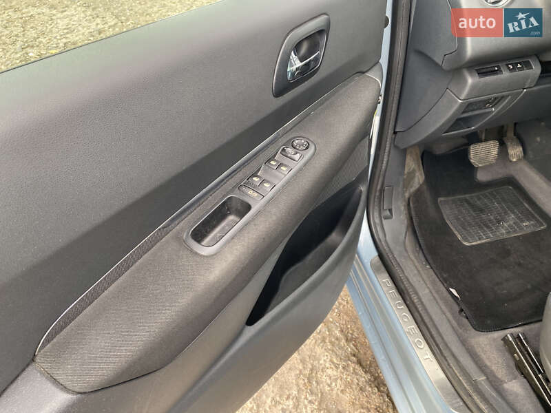 Микровэн Peugeot 5008 2010 в Нововолынске фото 23 Микровэн Peugeot 5008 2010 в Нововолынске