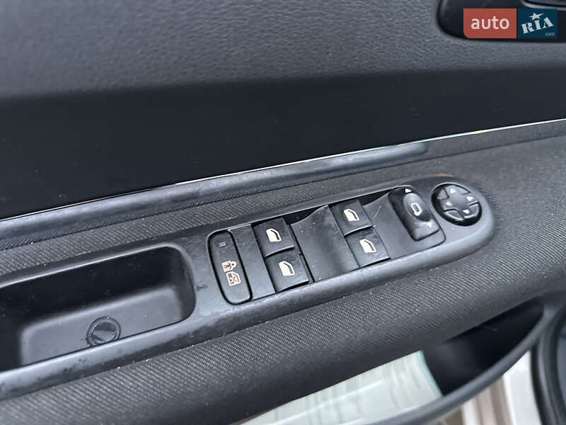 Микровэн Peugeot 5008 2011 в Ровно