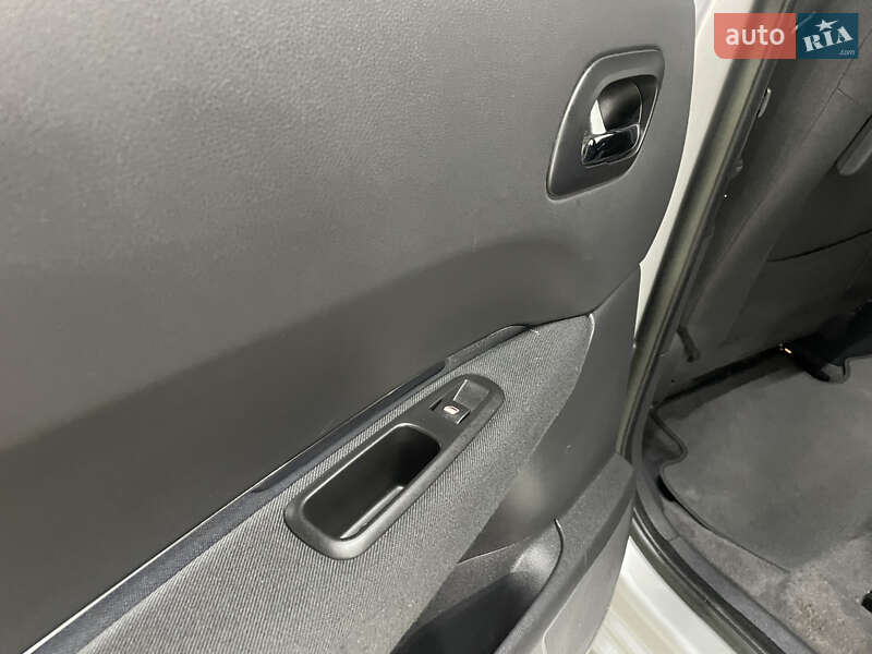 Микровэн Peugeot 5008 2014 в Стрые