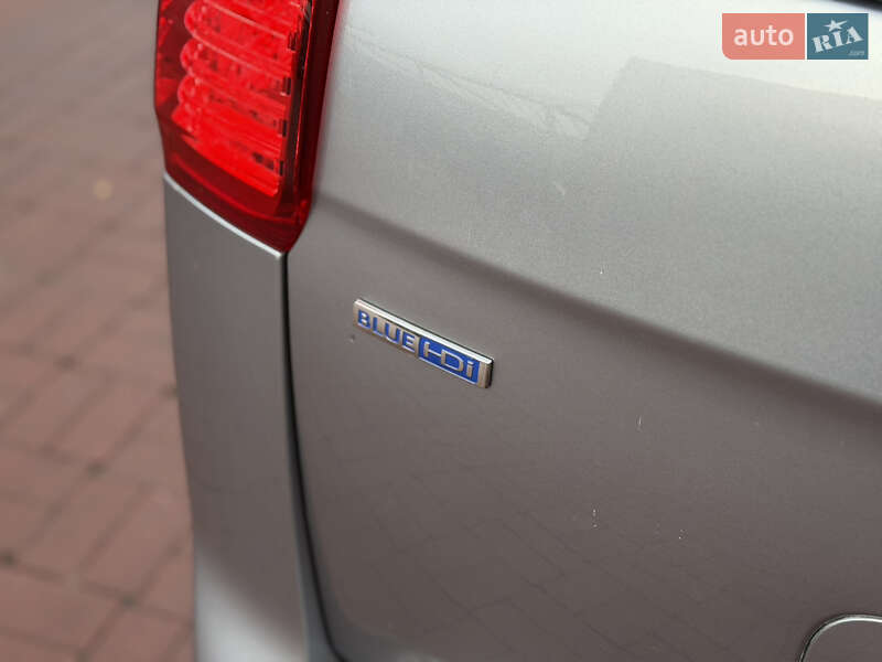 Микровэн Peugeot 5008 2015 в Ровно