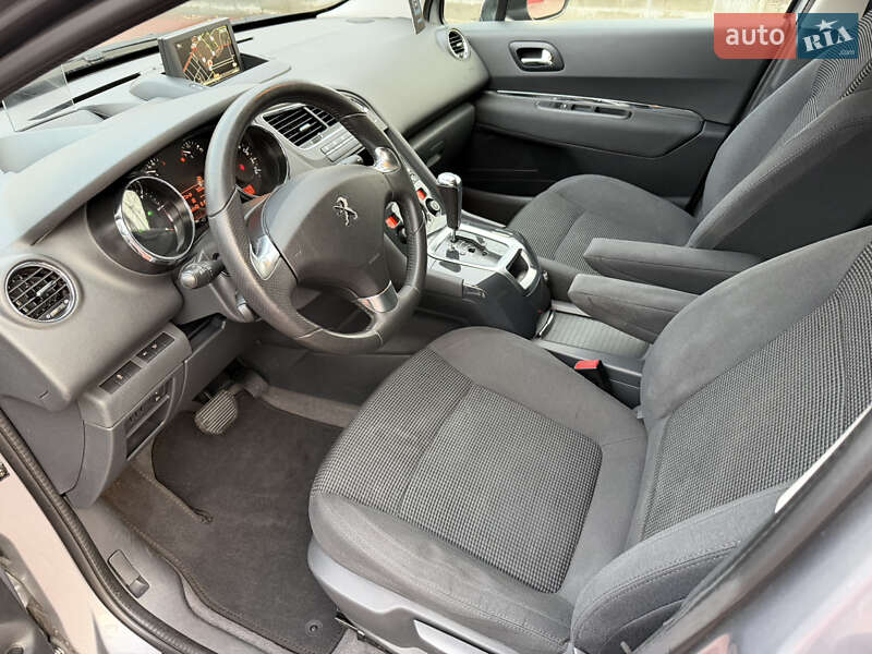 Микровэн Peugeot 5008 2015 в Ровно
