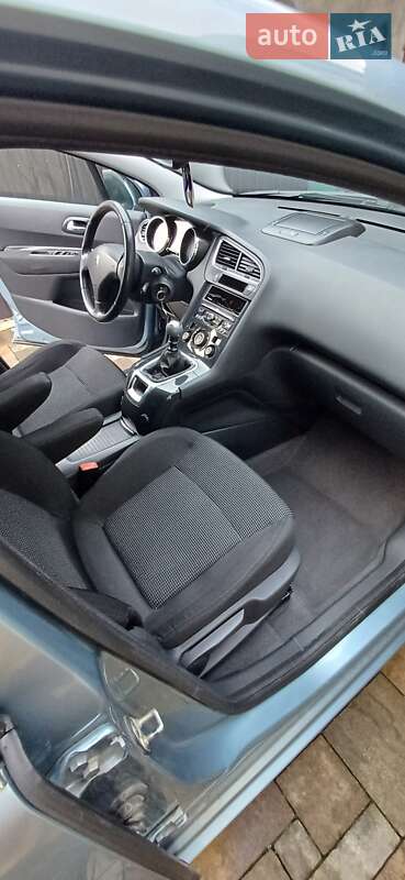 Микровэн Peugeot 5008 2011 в Калуше