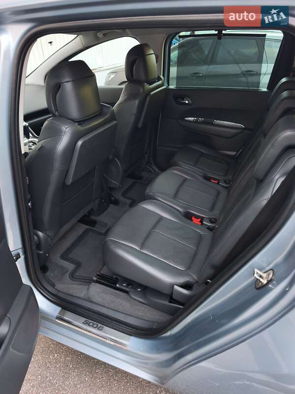 Мікровен Peugeot 5008 2011 в Щасливе