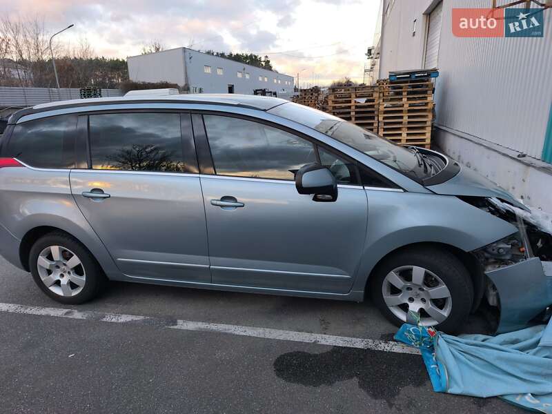 Мікровен Peugeot 5008 2011 в Щасливе