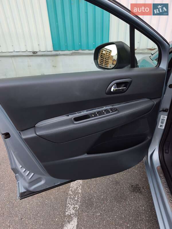 Мікровен Peugeot 5008 2011 в Щасливе