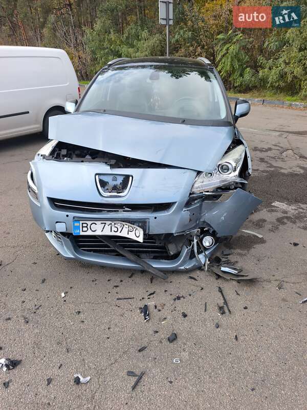 Мікровен Peugeot 5008 2011 в Щасливе
