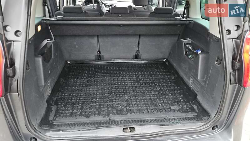 Микровэн Peugeot 5008 2014 в Виннице