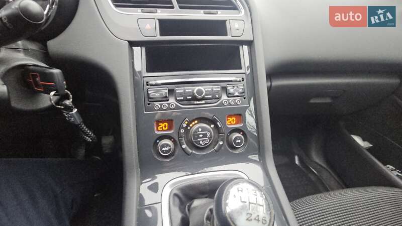 Микровэн Peugeot 5008 2014 в Виннице