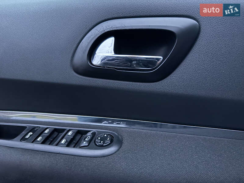 Мікровен Peugeot 5008 2010 в Рівному