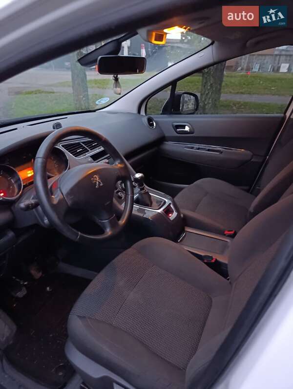 Мікровен Peugeot 5008 2015 в Пирятині