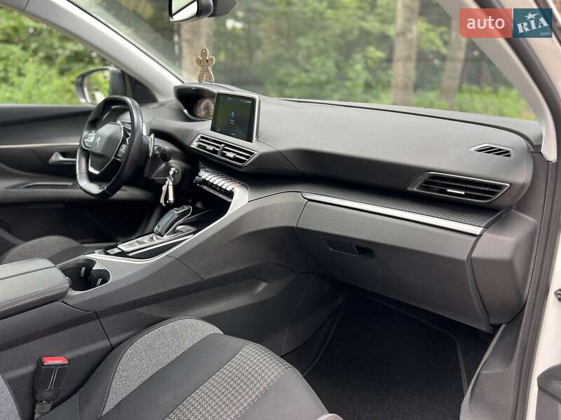 Внедорожник / Кроссовер Peugeot 5008 2019 в Львове