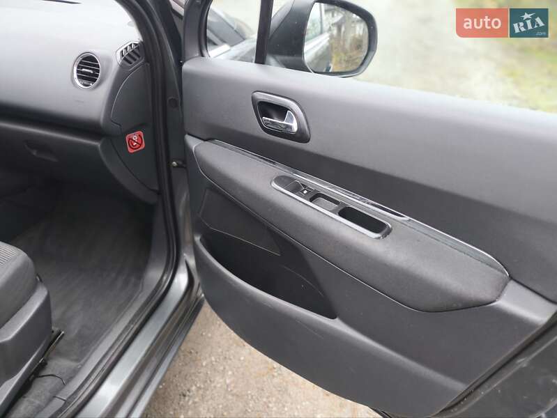 Микровэн Peugeot 5008 2009 в Звягеле