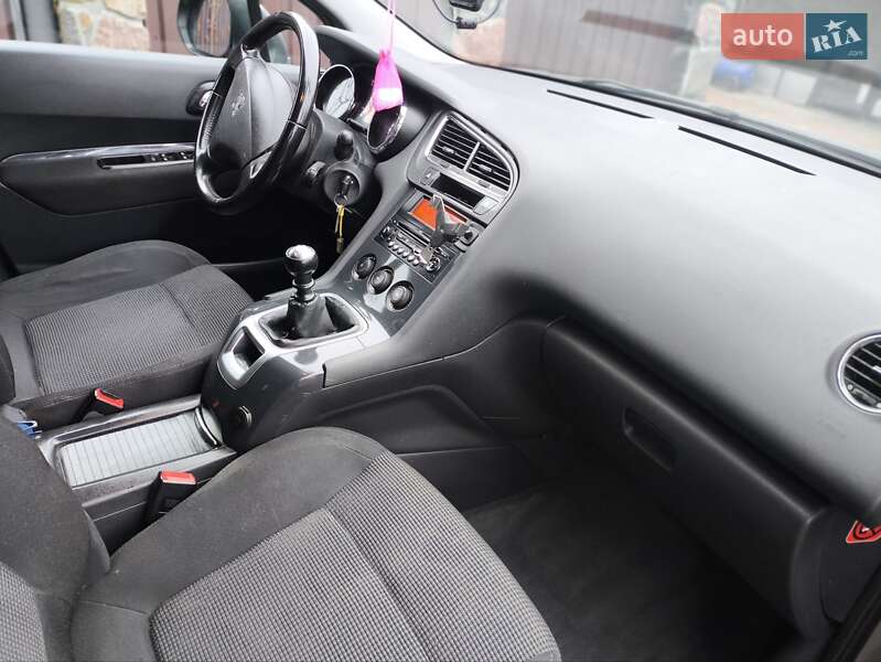 Микровэн Peugeot 5008 2009 в Звягеле