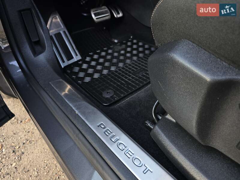 Внедорожник / Кроссовер Peugeot 5008 2021 в Калуше