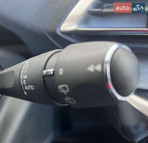 Внедорожник / Кроссовер Peugeot 5008 2019 в Львове