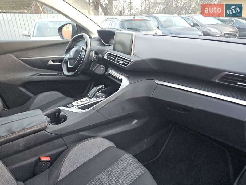 Позашляховик / Кросовер Peugeot 5008 2018 в Стрию