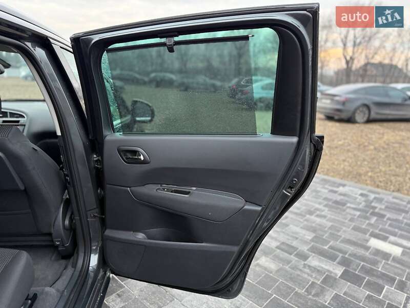 Микровэн Peugeot 5008 2015 в Коломые