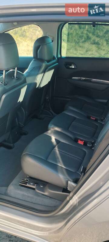 Микровэн Peugeot 5008 2015 в Тальном