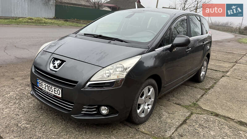 Мікровен Peugeot 5008 2011 в Новому Бузі