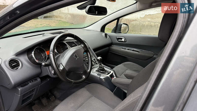 Мікровен Peugeot 5008 2011 в Новому Бузі