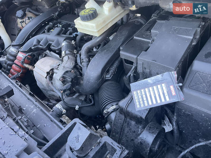 Микровэн Peugeot 5008 2010 в Почаеве