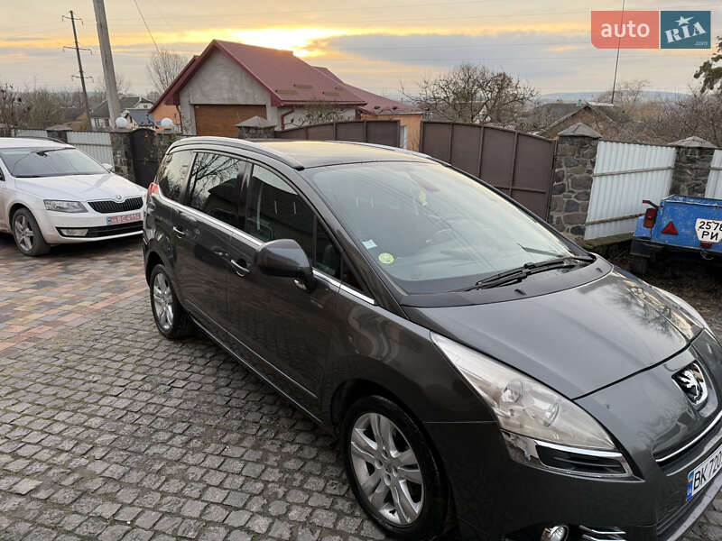 Микровэн Peugeot 5008 2013 в Дубно