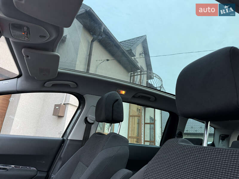 Микровэн Peugeot 5008 2013 в Дубно