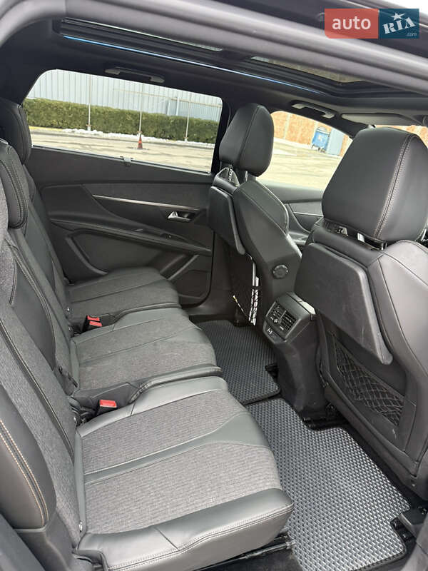 Внедорожник / Кроссовер Peugeot 5008 2017 в Черновцах