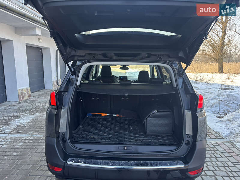 Внедорожник / Кроссовер Peugeot 5008 2017 в Тернополе