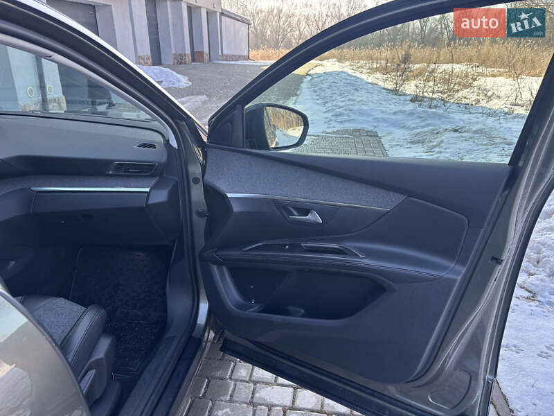 Внедорожник / Кроссовер Peugeot 5008 2017 в Тернополе