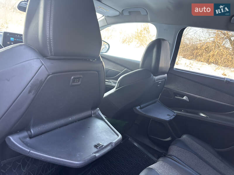 Внедорожник / Кроссовер Peugeot 5008 2017 в Тернополе