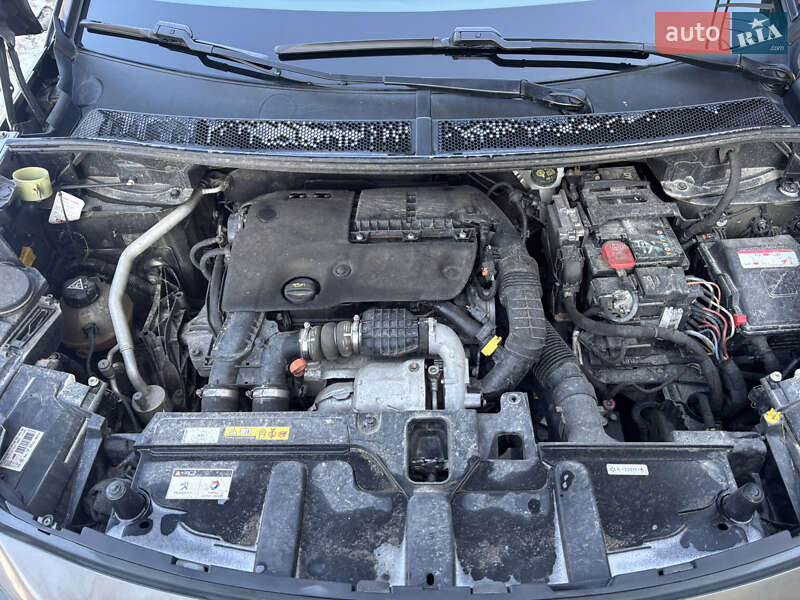 Внедорожник / Кроссовер Peugeot 5008 2017 в Тернополе