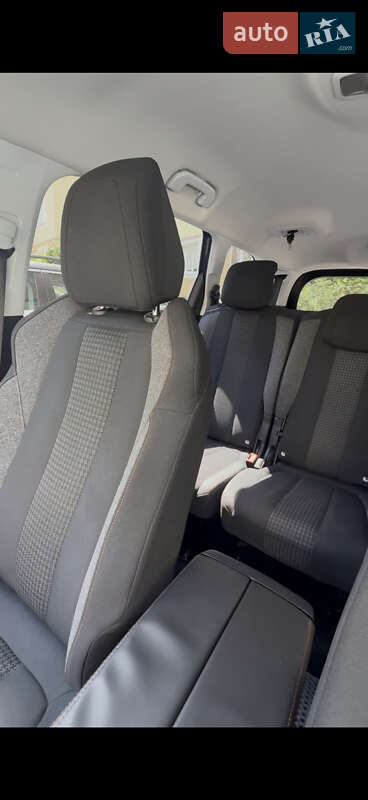 Позашляховик / Кросовер Peugeot 5008 2018 в Стрию