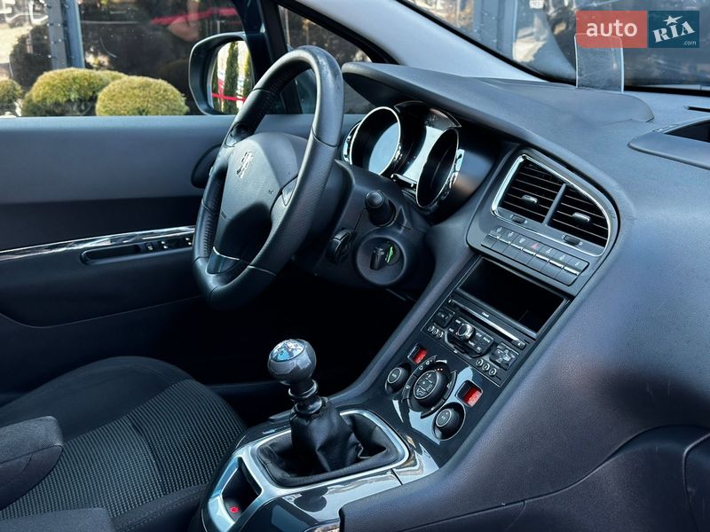 Микровэн Peugeot 5008 2010 в Львове