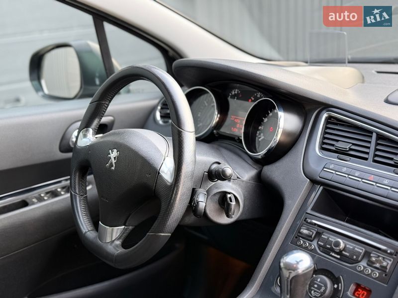 Микровэн Peugeot 5008 2015 в Самборе